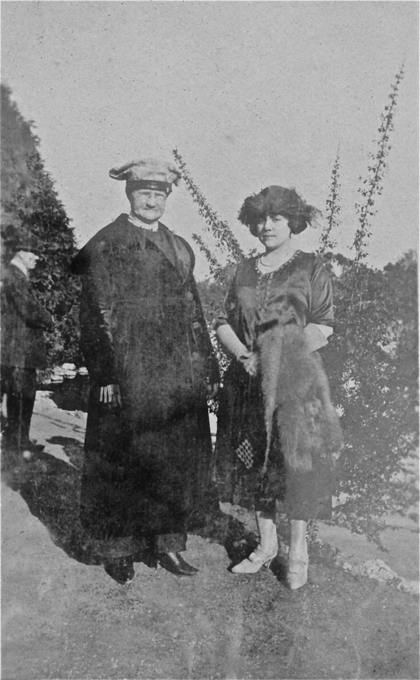 Laura & Gladys Wilson
