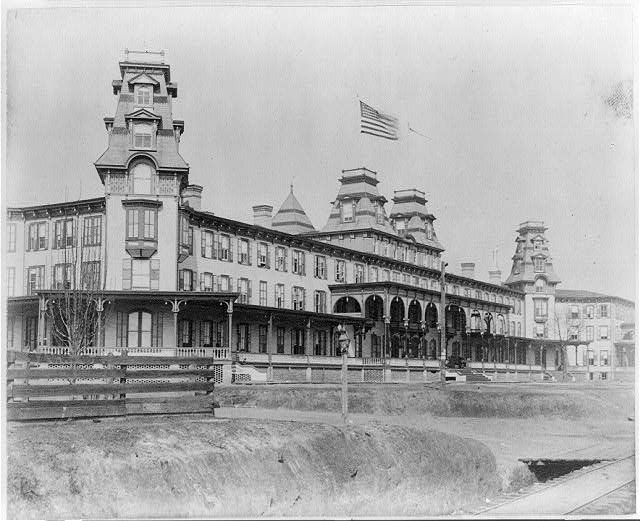 [Piney Woods Hotel, Thomasville, Georgia, full front view]