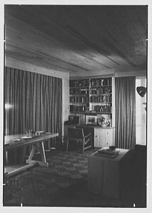 Norman Kent, residence in Weston, Connecticut. Bookcase