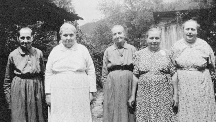 Walker Sisters, 1933