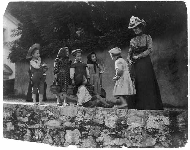 International courtesy. Italian children and wife of U.S....