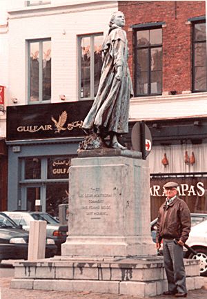 Paul Heerbrant at famous Brussels statute