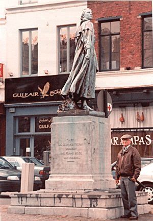 Paul Heerbrant at famous Brussels statute