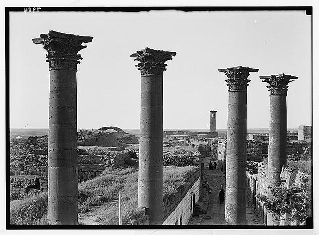 Jebel el-Druze & Hauran. Basra Eski Sham. Four columns....