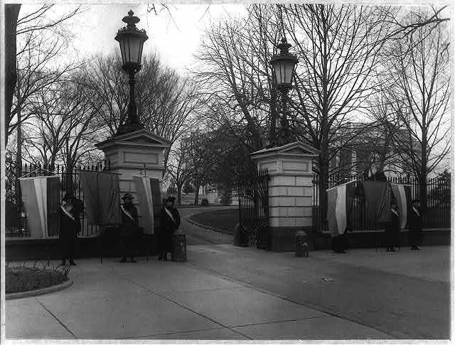 Suffragette pickets at the White Houses, January 1917