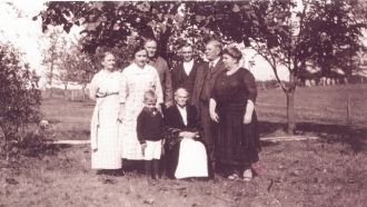 Wilson & McLaughlin families 1922