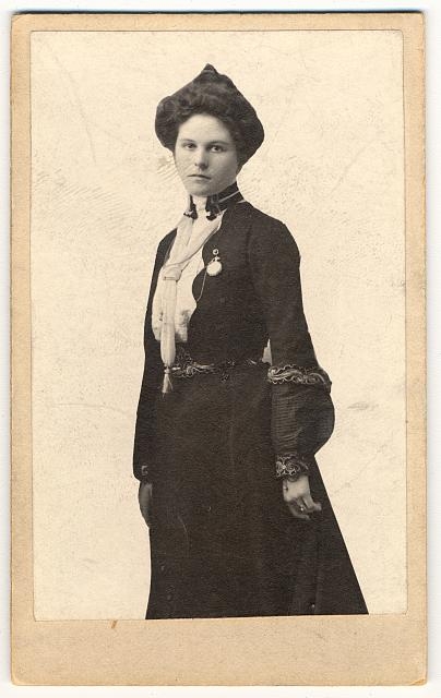 [Etta Place, three-quarter length portrait]