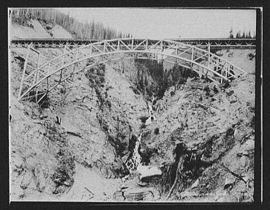 [Canadian Pacific Railway Bridge]