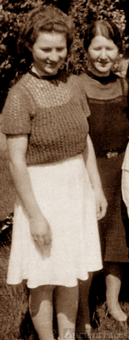Estella (Heuners) Hertel & Margarete (Deusser) Hueners