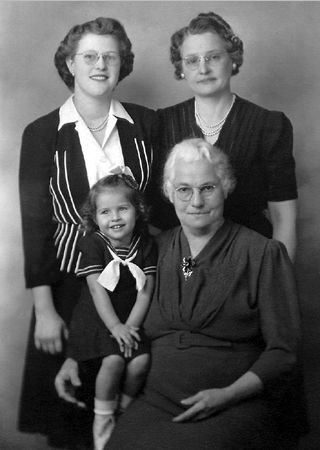 Mary (Dehen) Barthel & descendants, Minnesota 1945