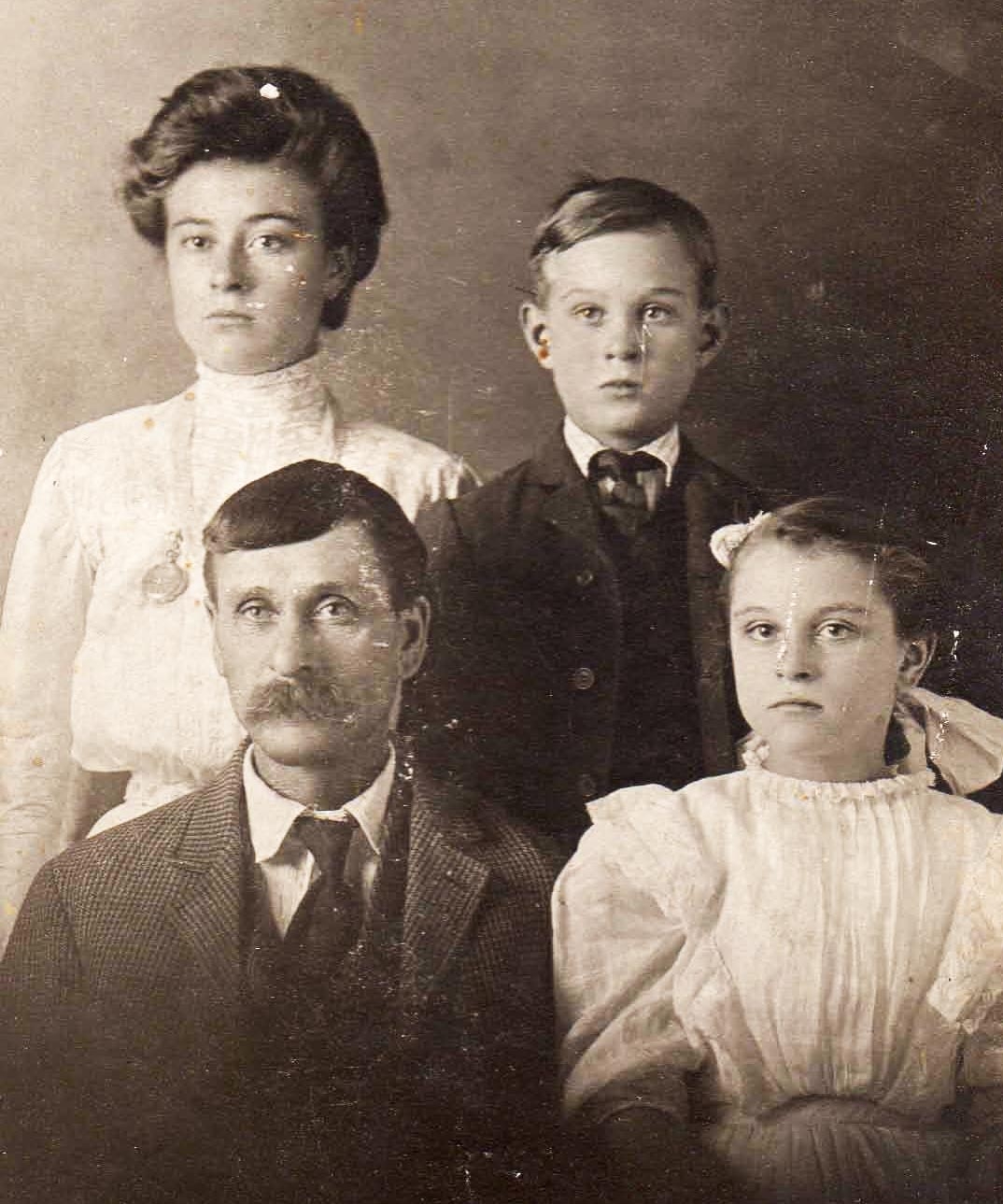 Mamie, Fred, Bertha Martie Leiton, Missouri 1907