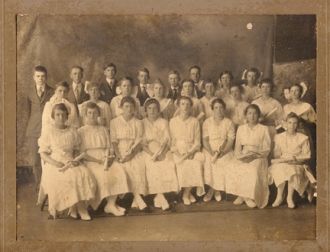 1914 8th Grade Graduates