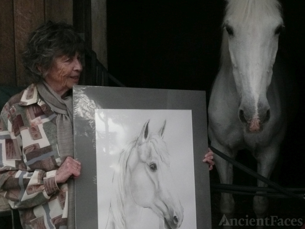 Roekie Chabot and the drawing of her horse