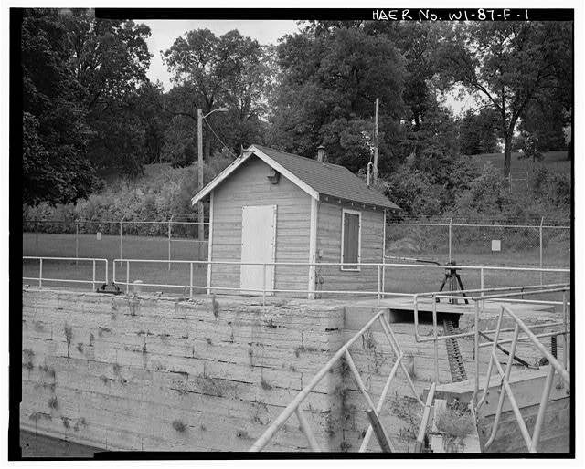 1. VIEW NORTHWEST, Lock shelter - Kaukauna Lock & Dam,...