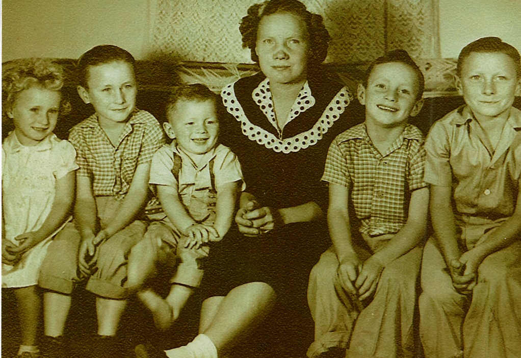 Elena Russell And Her 5 Children 