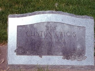 Bob Clinton Cwicig gravesite