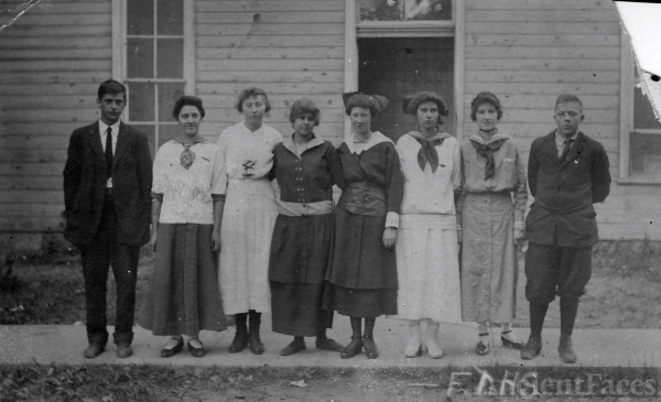High School graduation class, 1913