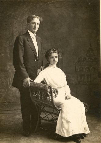 Earle Howard & Minnie Ache wedding 1910