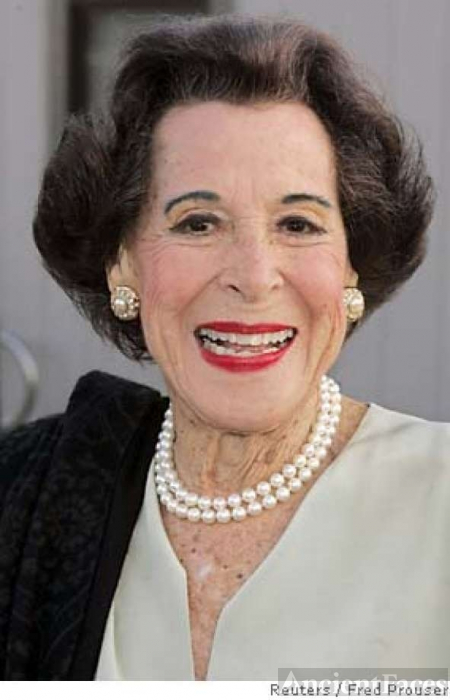 Kitty Carlisle Hart