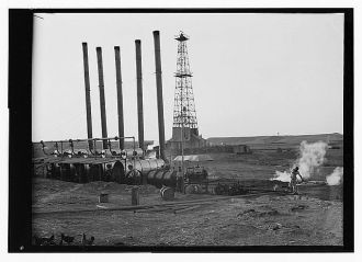 [Iraq. Oil wells and camp of the Iraq Petroleum Company....