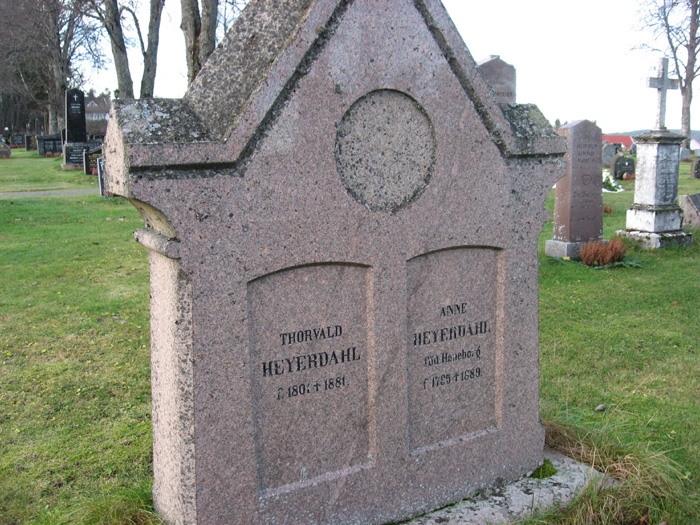 Thorvald & Anne Heyerdahl gravesite