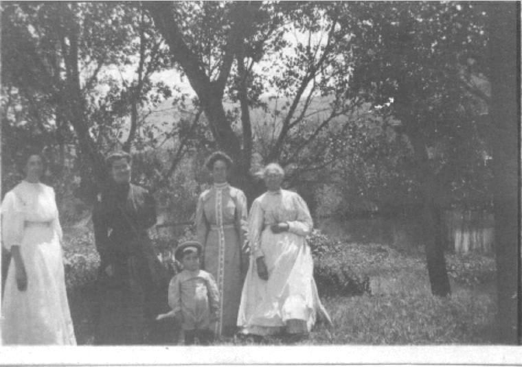 Mary Jane Singleton Welty and Daughters