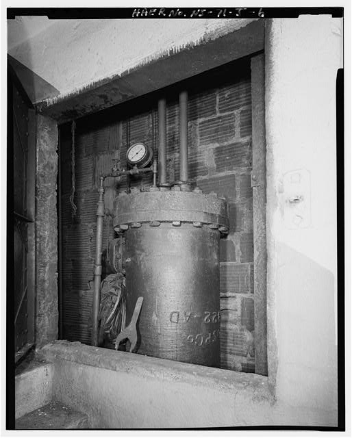 6. DETAIL OF HYDRAULIC ELEVATOR CYLINDER HEAD TO WEST,...