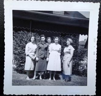 Elva, Betty, Gladys, Lois, & Lela Slagle 