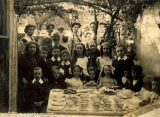 The Luckwell Tea party in 1904
