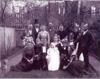 Halkett and Pfannenschmidt children in wagon