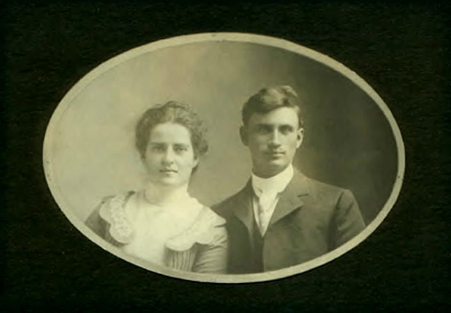 John Gus & Elizabeth (Mahon) Long, 1900