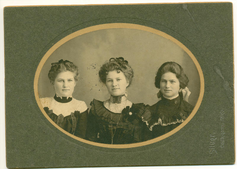 Gertrude, Almina, and Edith Malliat