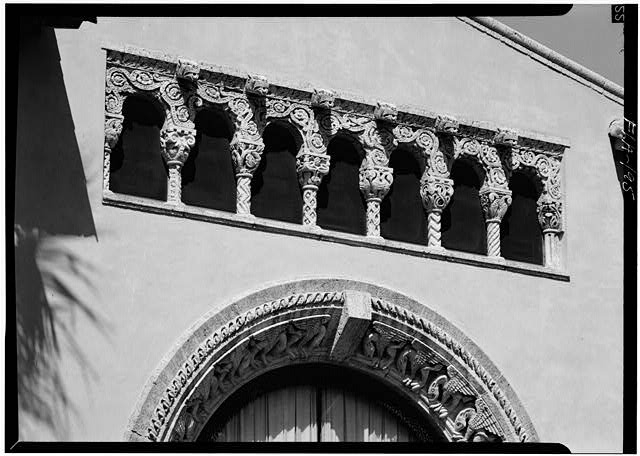 10. April 1967 DETAIL OF SEVEN-WINDOW BALCONY, EAST...