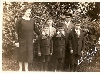 Theriault Family, 1927
