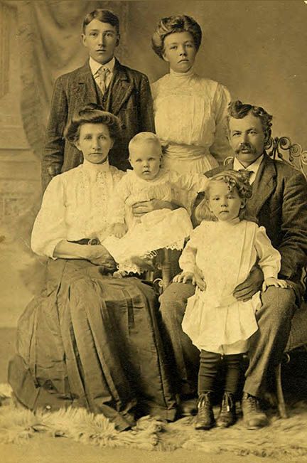 The George H & Anna Lott Family, 1907