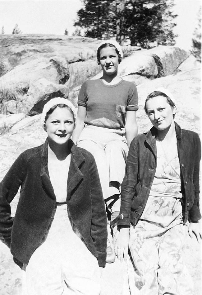 3 Holmes Sisters in 1932