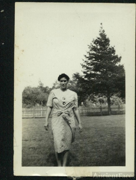 unknown young women