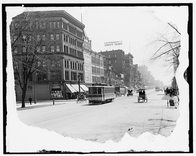 [Detroit, Mich., Woodward Ave. looking south]