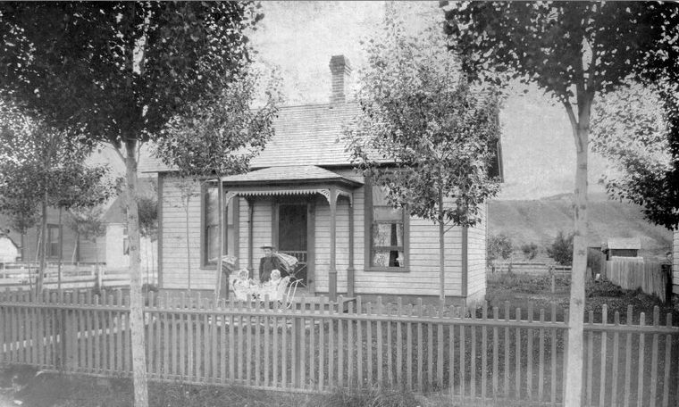 Anna, Hazelle, & Ethel Taylor, 1895 Idaho