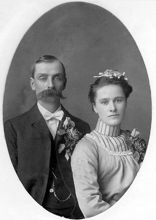 George and Amanda (Zitzloff) Roloff, 1902