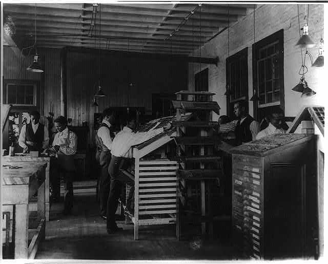 [Students working in print shop, Tuskegee Institute, Ala.]