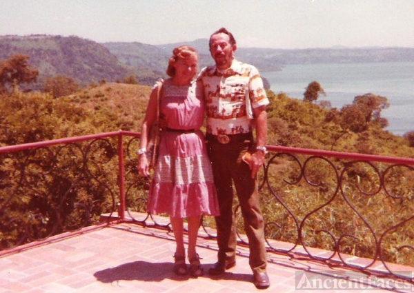 Dee & Bob Cazneau, San Salvador 1977