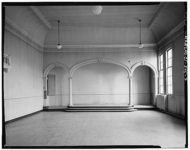 7. EAST END OF SMALL HALL ON THIRD FLOOR SHOWING ARCHED...