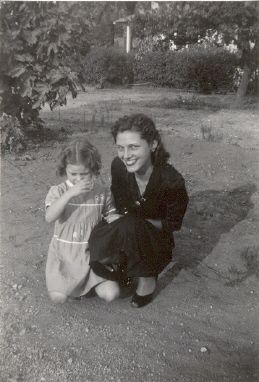 Carole and Lorraine Nelson abt 1948