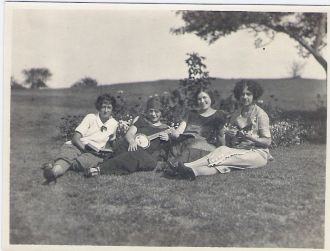 Edith Leighton Page and unknown ladies