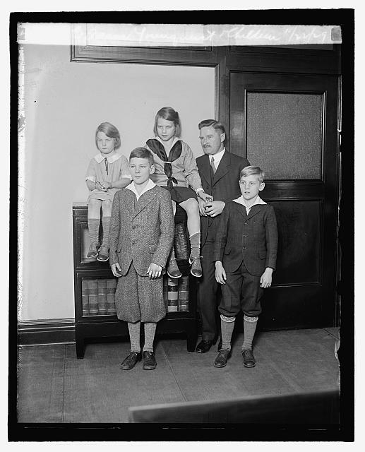 G. Aaron Younquist & children, 11/22/29