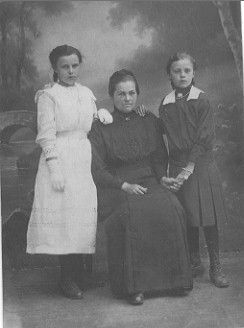 Katie, Anna, Helene Largmann