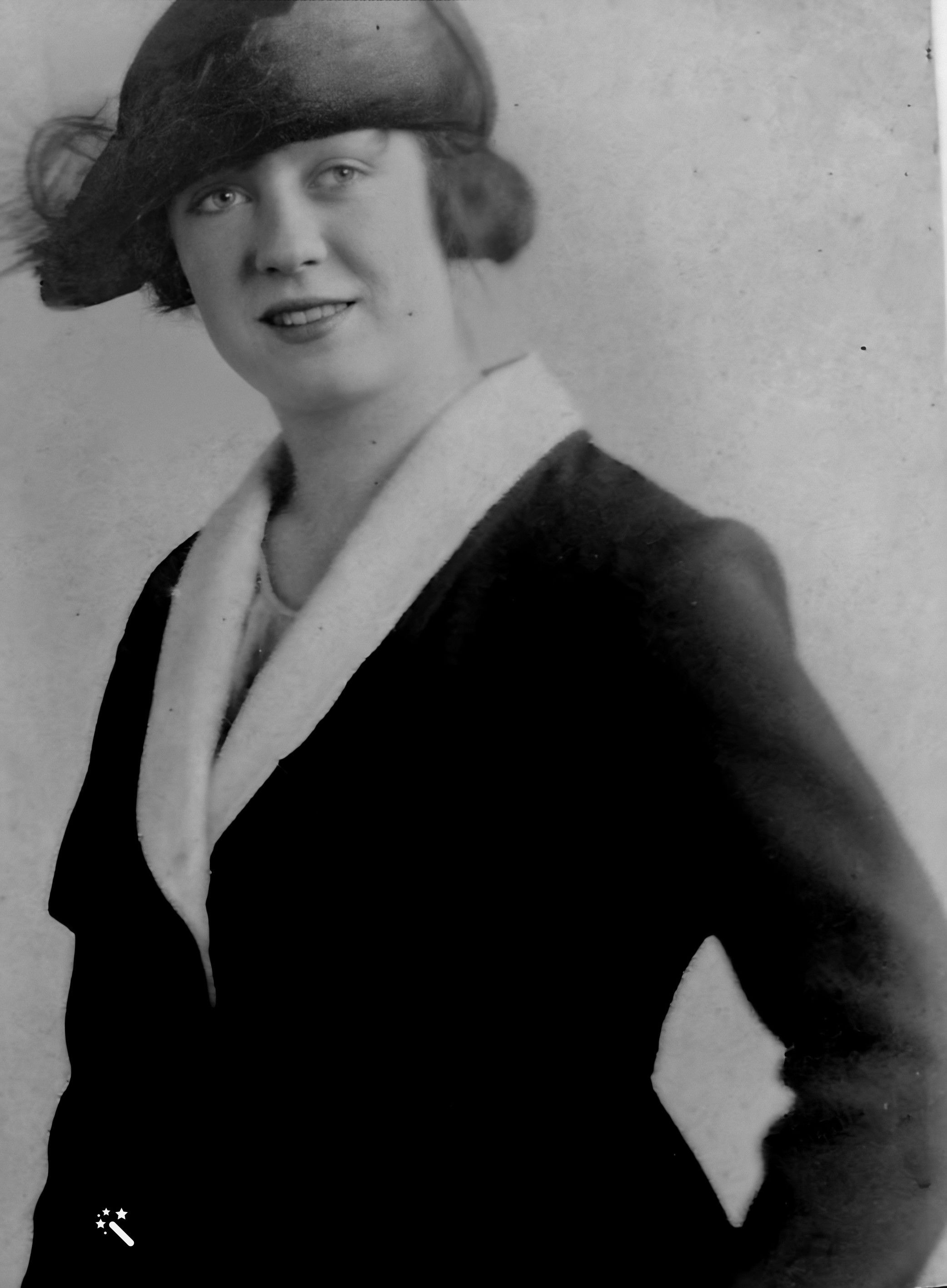 Unknown - Pauline Schoenberg (1872-1958) or Marie Amelia Schoenberg (1873-1946) maybe