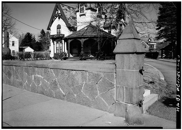 1. GEN. VIEW + STONE WALL AT THE FRONT OF THE LOT Ph:...