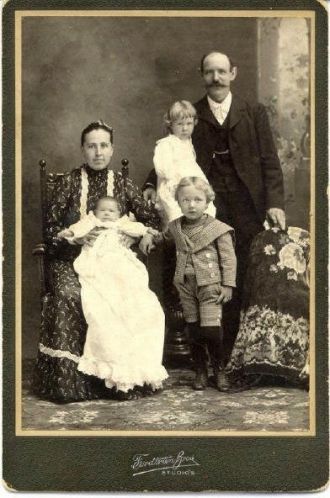 Robert Reinhold Klawitter family, Illinois c1898